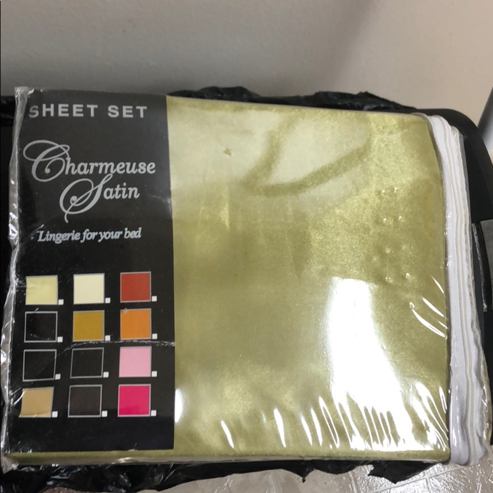 Green Queen Satin sheet set